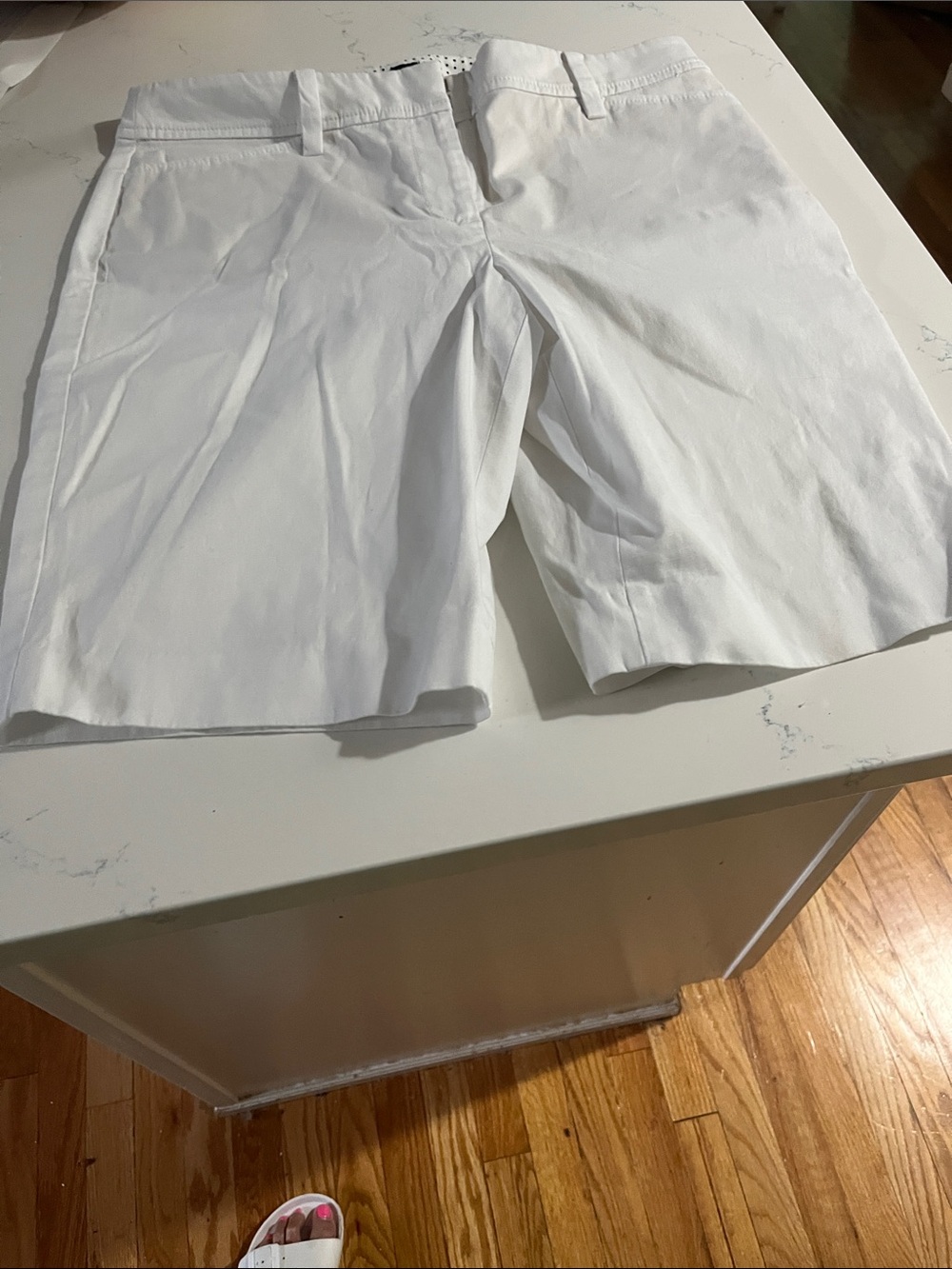 Women’s Talbots NWOT White Bermuda  Stretch Shorts size 6